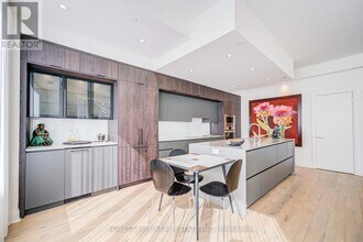 151 Avenue Rd in Toronto, ON - Building Photo - Building Photo