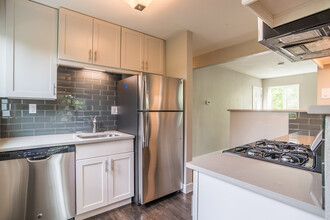 1460 Elm Street in Denver, CO - Building Photo - Building Photo