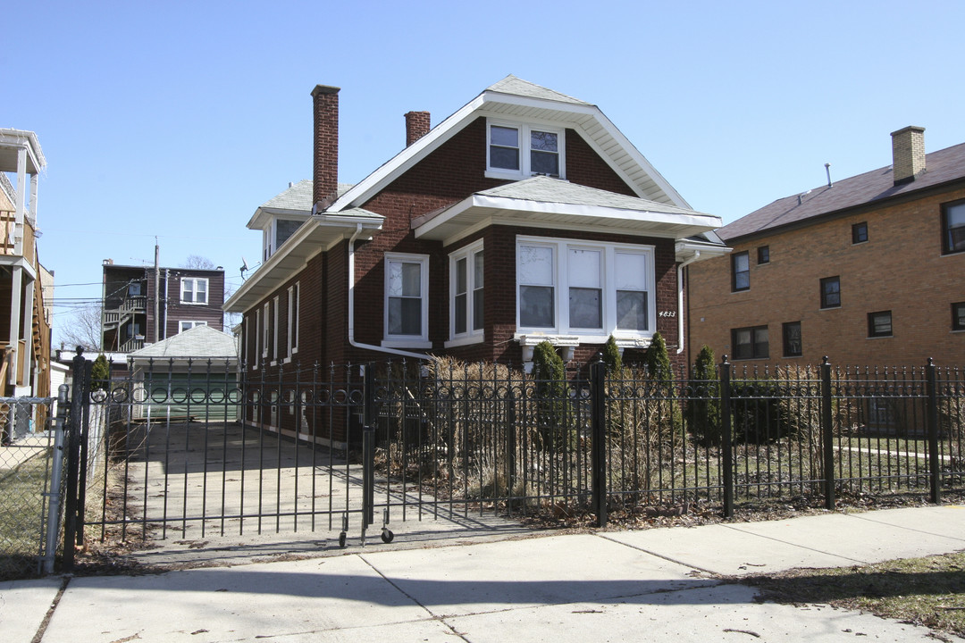 4833 N Harding Ave in Chicago, IL - Building Photo