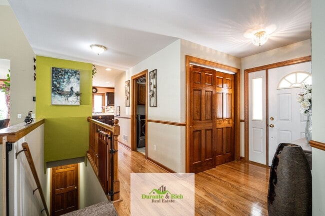 6429 N Sunny Point Rd in Glendale, WI - Building Photo - Building Photo