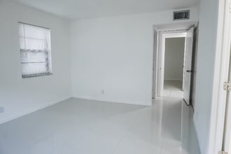 9370 SW 8th St in Boca Raton, FL - Building Photo - Building Photo