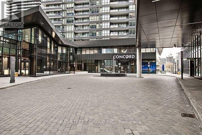 90 Queens Wharf Rd in Toronto, ON - Building Photo - Building Photo