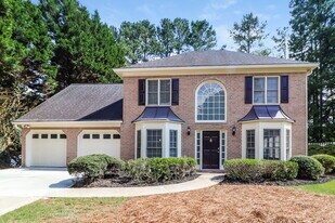4832 Helga Way NE in Woodstock, GA - Building Photo