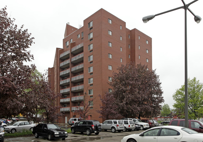 Honus Wagner Apartments in Carnegie, PA - Foto de edificio - Building Photo