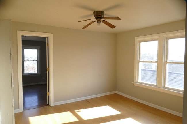 2820 N Sacramento Ave in Chicago, IL - Building Photo - Building Photo