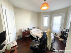 8 Taft St, Unit 2 in Boston, MA - Foto de edificio - Building Photo