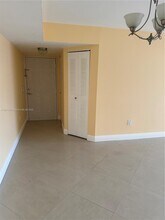 5005 Wiles Rd in Coral Springs, FL - Building Photo - Building Photo