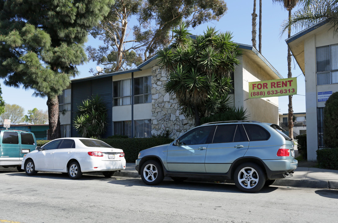 714-716 N Bullis Rd in Compton, CA - Building Photo