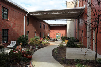 Mebane Mill Lofts in Mebane, NC - Foto de edificio - Building Photo