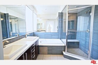 11346 Iowa Ave-Unit -207 in Los Angeles, CA - Building Photo - Building Photo