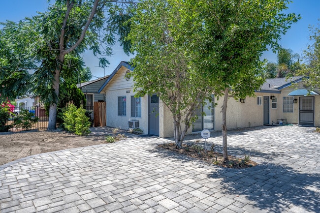 6633 Radford Ave in North Hollywood, CA - Foto de edificio - Building Photo