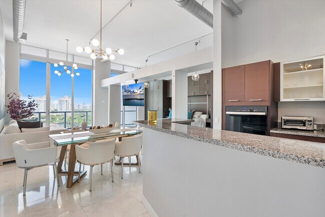 3029 NE 188th St, Unit Pent House 1117 in Aventura, FL - Building Photo - Building Photo