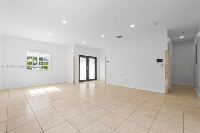 18348 SW 139th Pl in Miami, FL - Building Photo - Building Photo
