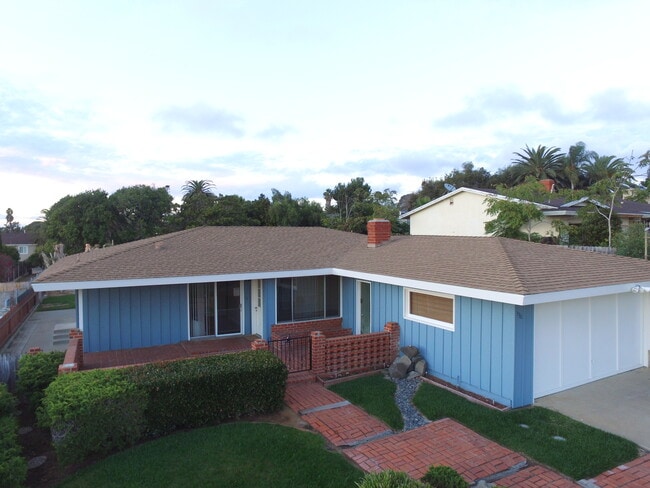 property at 1136 Larkspur Ln