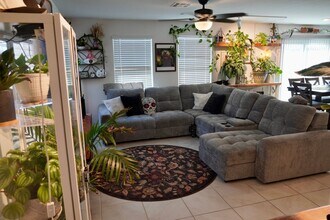 131 Barringswell Ave in Henderson, NV - Foto de edificio - Building Photo