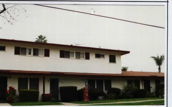 1402 College Ave in Santa Ana, CA - Foto de edificio