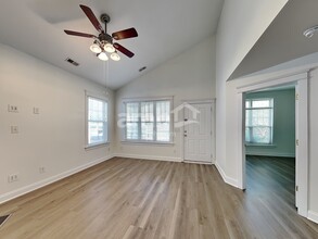 13027 W Douglas Park Dr in Huntersville, NC - Building Photo - Building Photo