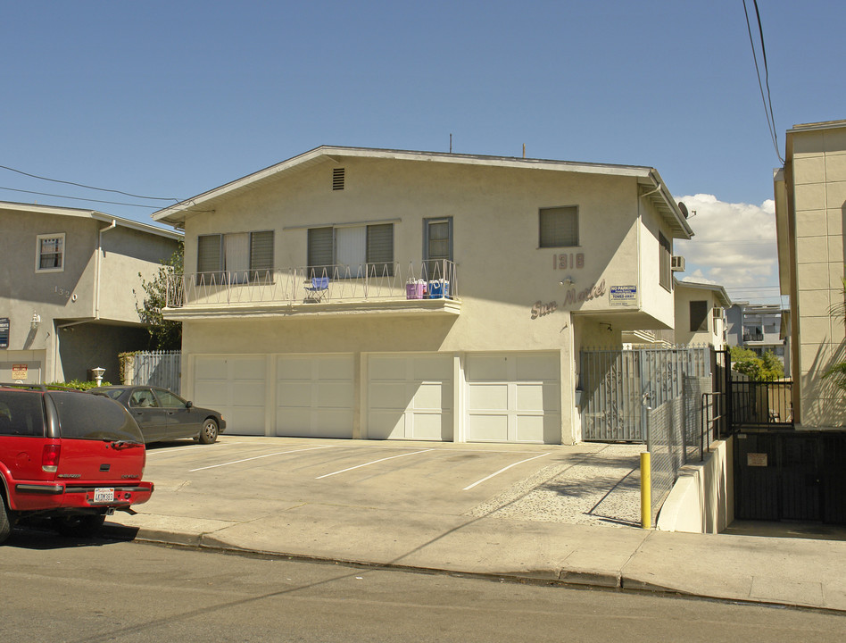 1318 N Martel Ave in Los Angeles, CA - Building Photo