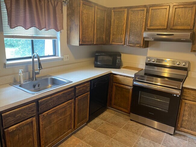 309 High Path Rd in Windsor, CT - Building Photo - Building Photo