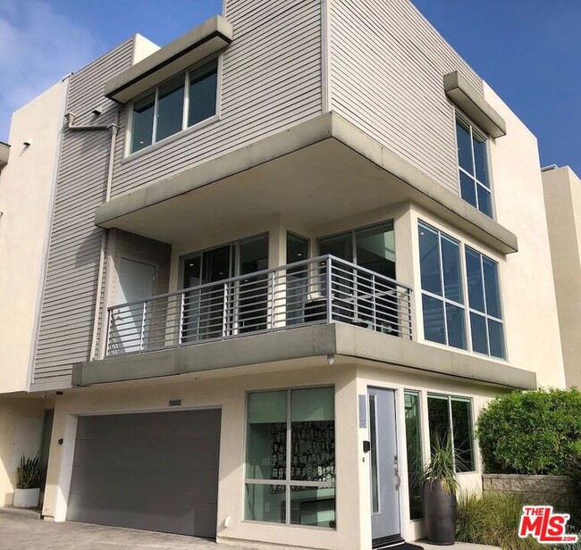 12003 Emery Ln in Los Angeles, CA - Building Photo - Building Photo