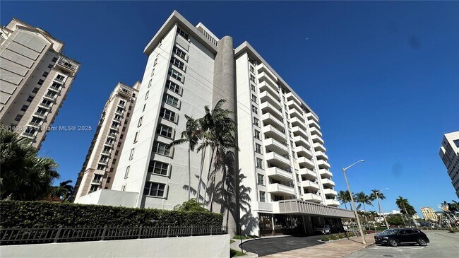 625 Biltmore Way in Coral Gables, FL - Building Photo - Building Photo