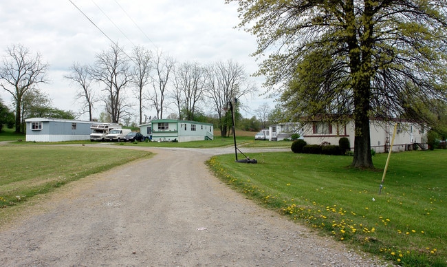 12090 Cleveland Rd in Creston, OH - Building Photo - Building Photo