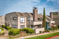 Woodchase Apartments in Houston, TX - Foto de edificio - Building Photo