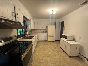 388 Chaffeeville Rd in Mansfield, CT - Building Photo - Building Photo