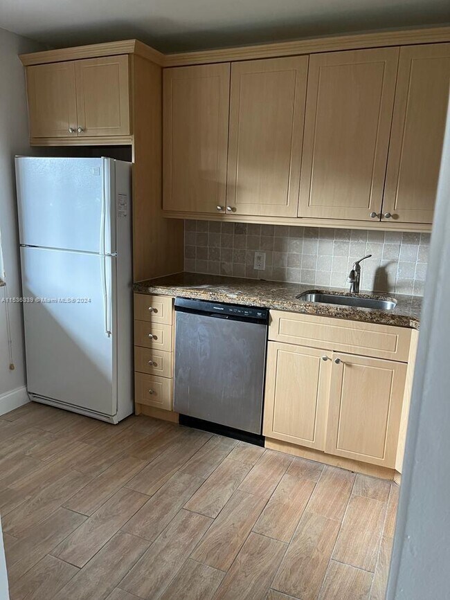 4539 Luxemburg Ct, Unit 203 in Greenacres, FL - Building Photo - Building Photo