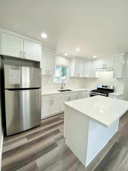 1036 E O St, Unit 1 in Wilmington, CA - Building Photo