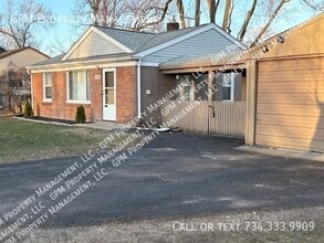 6104 Yale St in Westland, MI - Building Photo - Building Photo