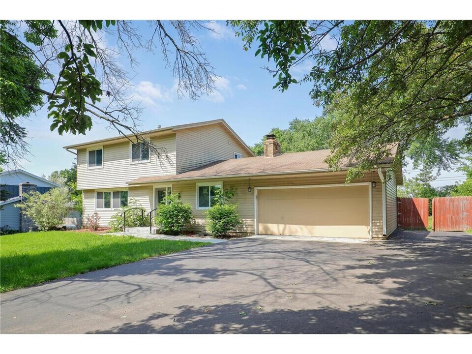 1908 Ford Rd in Hopkins, MN - Building Photo