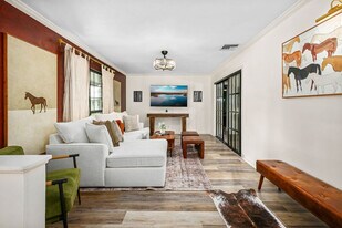 3951 Starhill Dr in San Antonio, TX - Building Photo