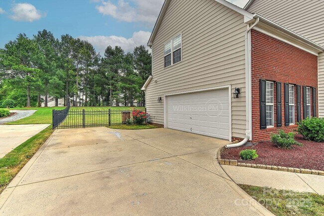 2003 Hollyhedge Ln in Indian Trail, NC - Building Photo - Building Photo