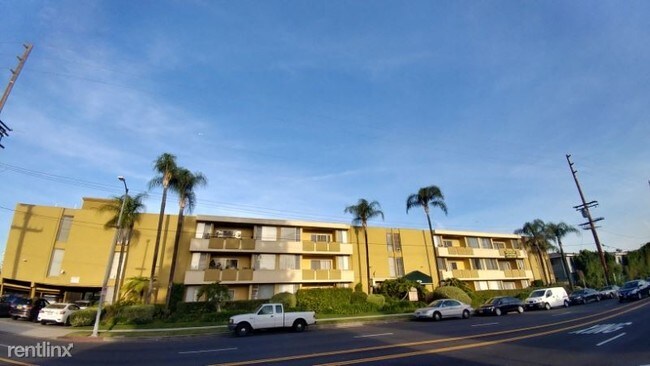 6131 Coldwater Canyon Ave in Los Angeles, CA - Building Photo - Building Photo