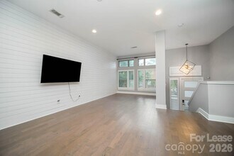 2006 Hawkins St in Charlotte, NC - Building Photo - Building Photo