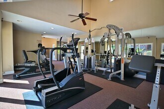 420 Dempsey Rd, Unit 220 in Milpitas, CA - Building Photo - Building Photo