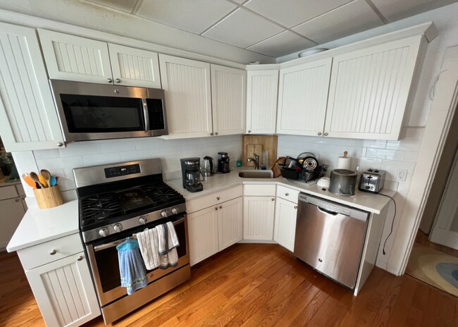 56 Cedar St, Unit 1R in Somerville, MA - Building Photo - Building Photo
