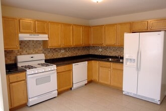 1221 Meadowbrook Dr in Round Lake Beach, IL - Building Photo - Building Photo