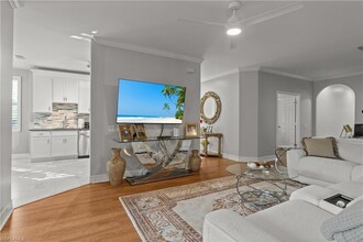 8310 Big Acorn Cir, Unit 10-B in Naples, FL - Building Photo - Building Photo