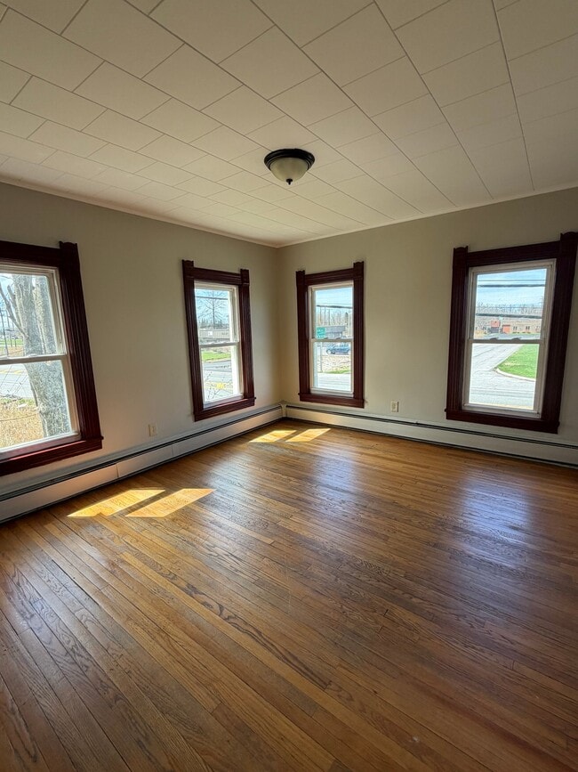 6452 Collamer Rd, Unit # 2 in East Syracuse, NY - Foto de edificio - Building Photo