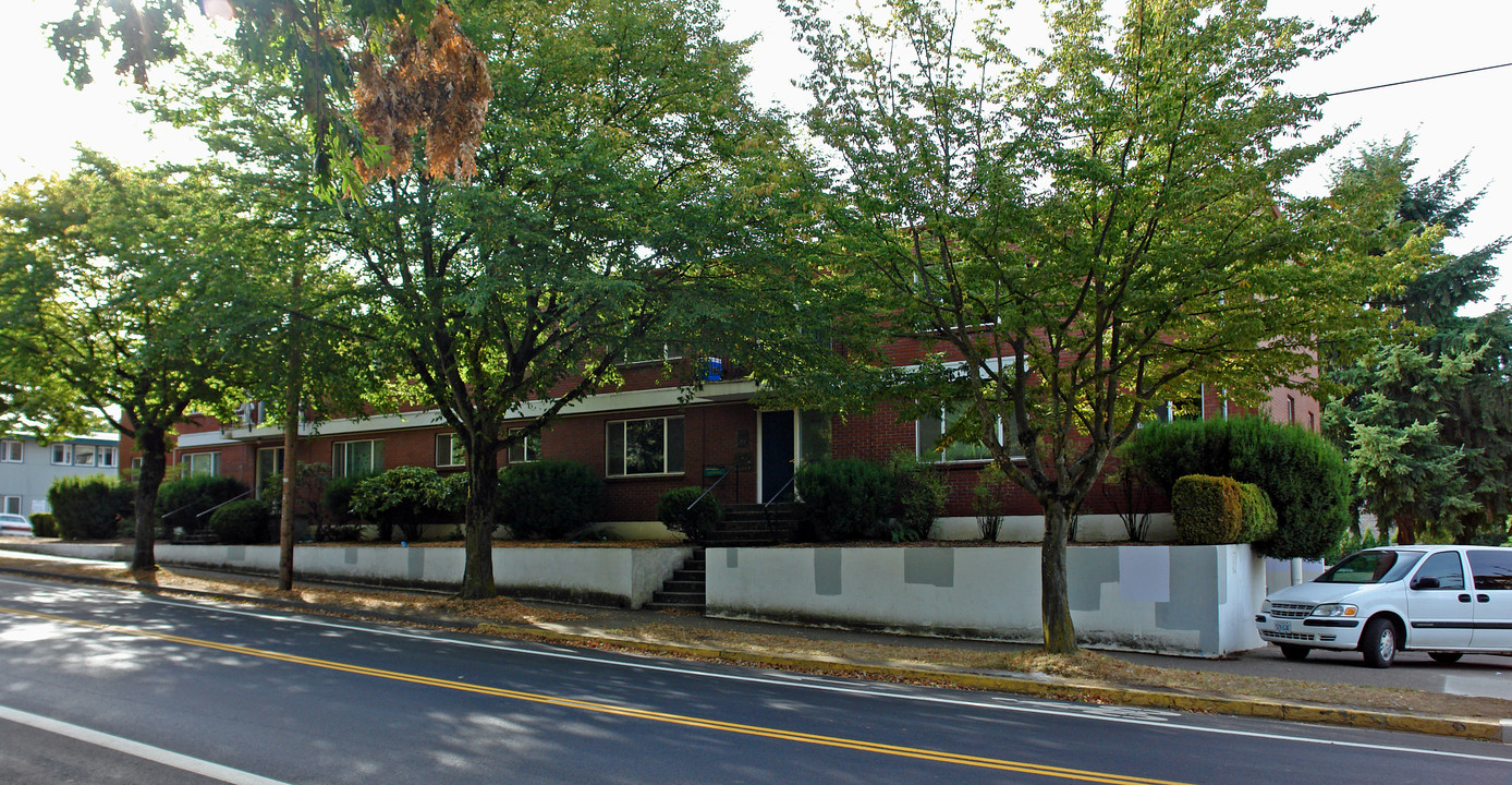 Emerald Terrace in Eugene, OR - Building Photo