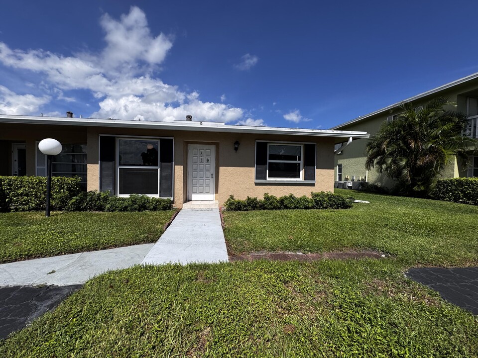 2521 Red Hibiscus Blvd in Delray Beach, FL - Building Photo