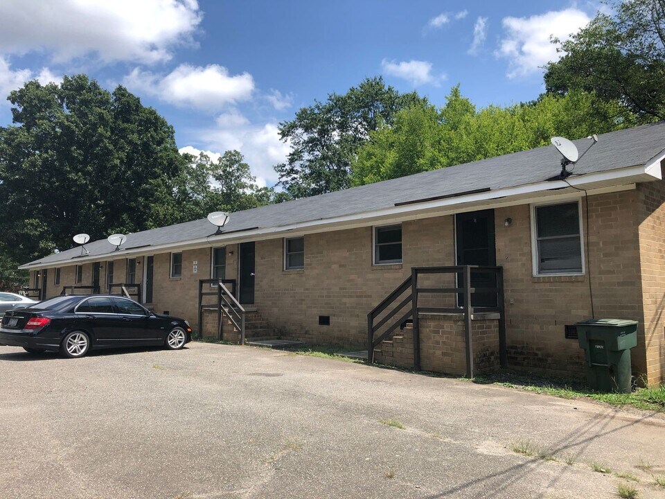 1312 Linwood Rd in Gastonia, NC - Building Photo