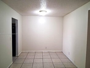 4160 NW 21st St in Lauderhill, FL - Building Photo - Building Photo