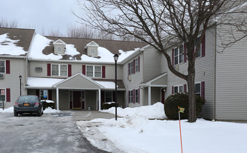 Malta Meadows in Ballston Lake, NY - Foto de edificio - Building Photo