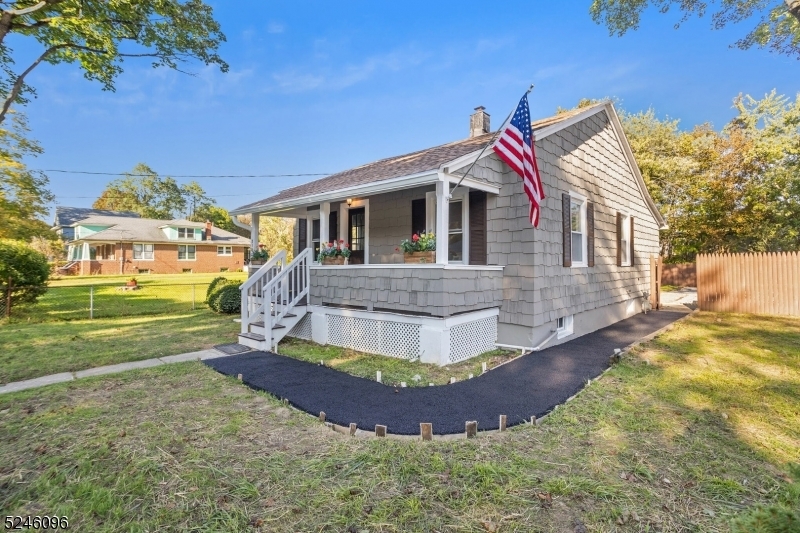 310 Rutherford Ave in Franklin, NJ - Building Photo