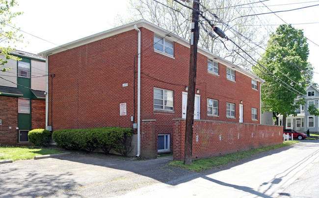 1458 Highland St in Columbus, OH - Foto de edificio - Building Photo