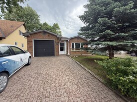 475 Driftwood Dr in Kitchener, ON - Building Photo