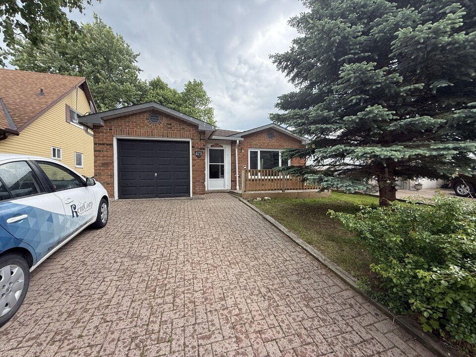 475 Driftwood Dr in Kitchener, ON - Building Photo